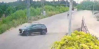 Traktöre çarpan cip şarampole yuvarlandı, 4 kişi yaralandı