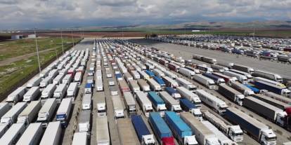 Habur’da 6 ayda milyarlarca dolarlık ticaret, 730 bin araç geçişi