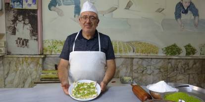 5 yaşında başladı, 63 yıldır katmer açıyor