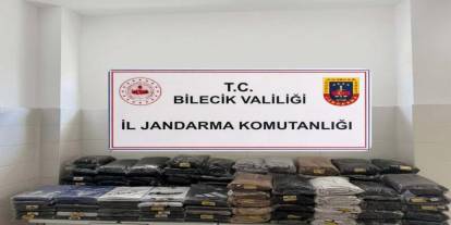 Yolcu otobüsünde 750 bin liralık kaçak giyim ele geçirildi
