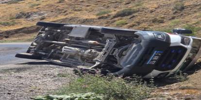 Siirt’te hastaya giden ambulans devrildi
