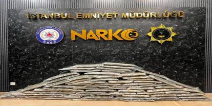 Zeytinburnu'nda araçtan 83 kilogram uyuşturucu çıktı