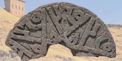 "Hz. Muhammed" isminin 6 kez yer aldığı Selçuklu taşı görücüye çıkıyor