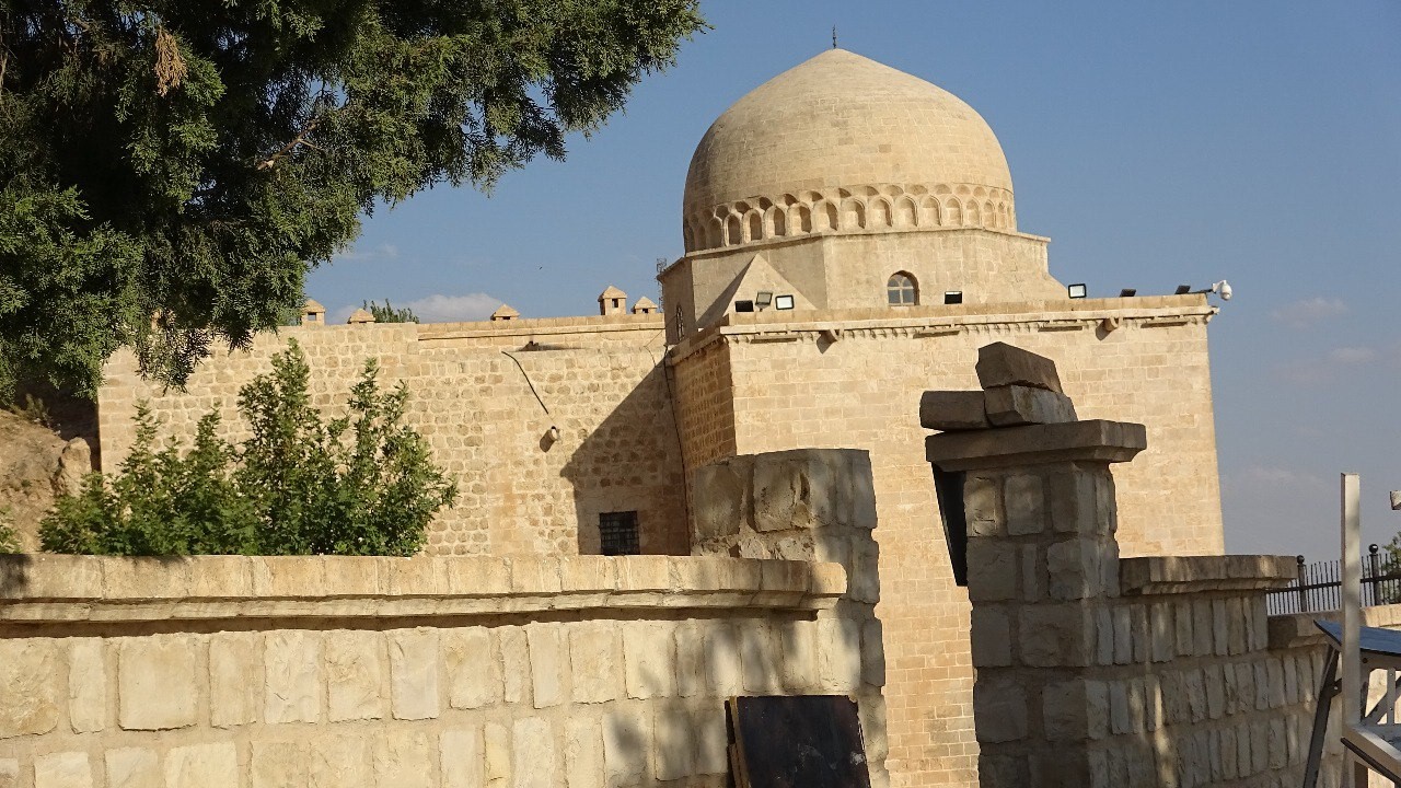aw028528-05.jpg