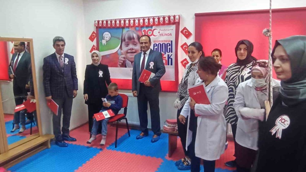 Engelli bireylerin diş taraması yapılıyor. Tüm Türkiye'ye örnek olacak davranış