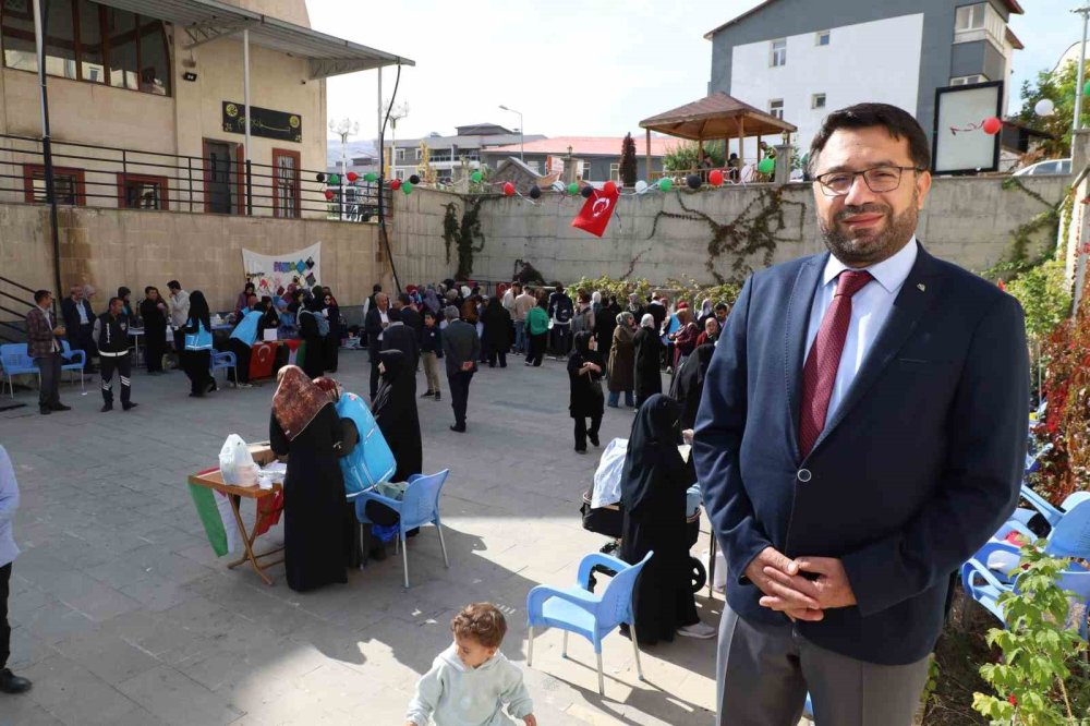 Hakkari'de kurulan bu çarşıya ilgi büyük oldu! Çevre ilçelerden akın akın ziyaret var