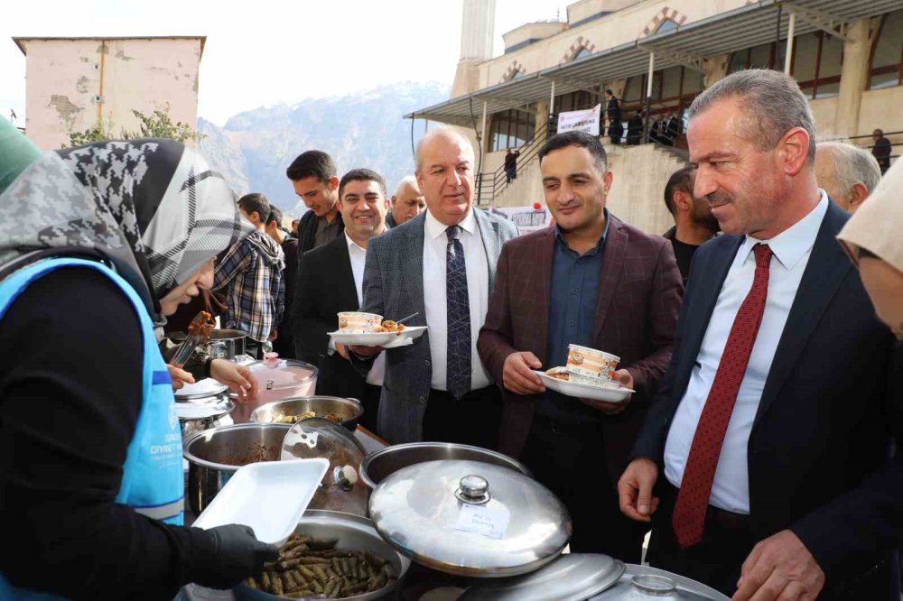 Hakkari'de kurulan bu çarşıya ilgi büyük oldu! Çevre ilçelerden akın akın ziyaret var