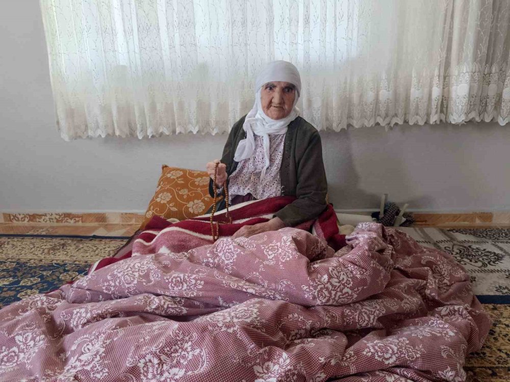 Siirt'te yaşayan ve 100'den fazla torunu olan 115 yaşındaki asırlık ninenin gözünden Cumhuriyet
