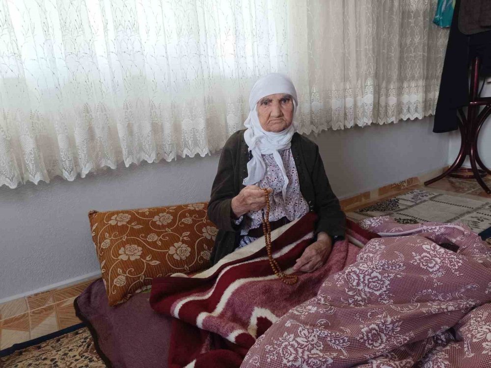Siirt'te yaşayan ve 100'den fazla torunu olan 115 yaşındaki asırlık ninenin gözünden Cumhuriyet