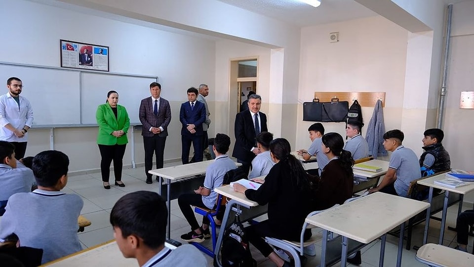 sirnak-valisi-atay-cizrede-okullarda-incelemelerde-bulundu-2.jpg