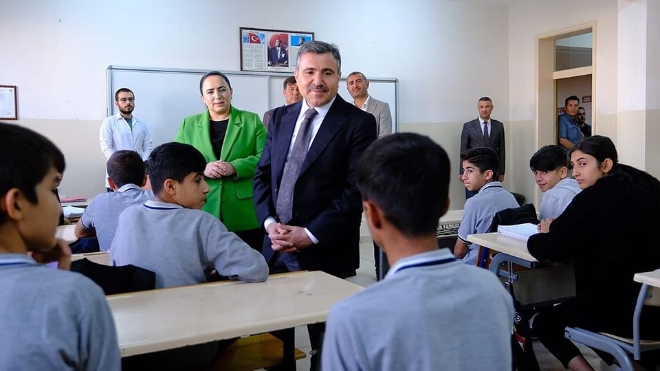sirnak-valisi-atay-cizrede-okullarda-incelemelerde-bulundu-4.jpg