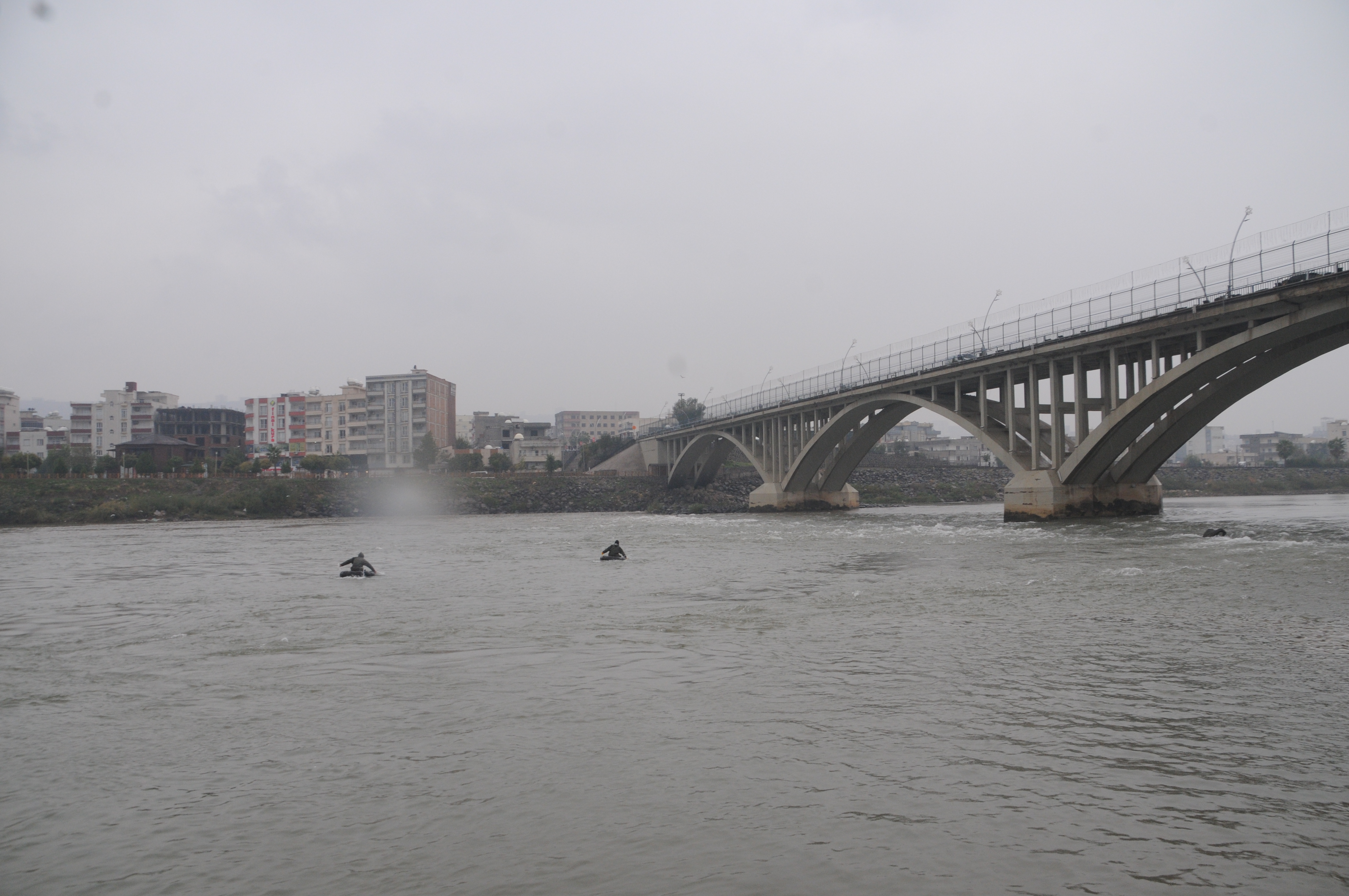 dicle-nehrine-atlayan-kiz-kardesler-3.jpg