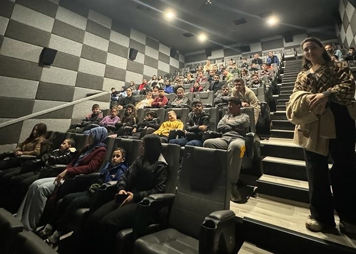 cizrede-ozel-cocuklarin-sinema-keyfi-1.jpg