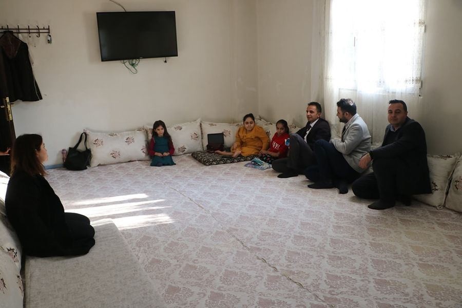 cizre-milli-egitim-sube-muduru-evde-egitim-alan-ogrencilerle-bulustu-3.jpg