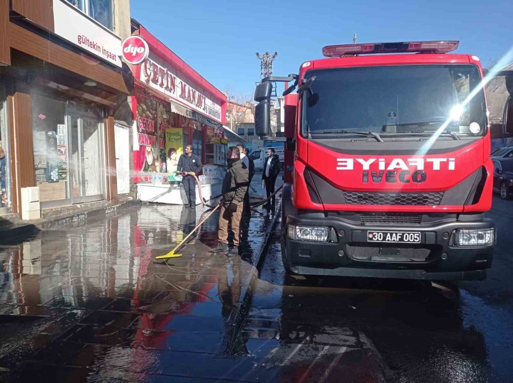 Hakkari’de temizlik seferberliği başlatıldı! Temizliğe vatandaş da destek verdi