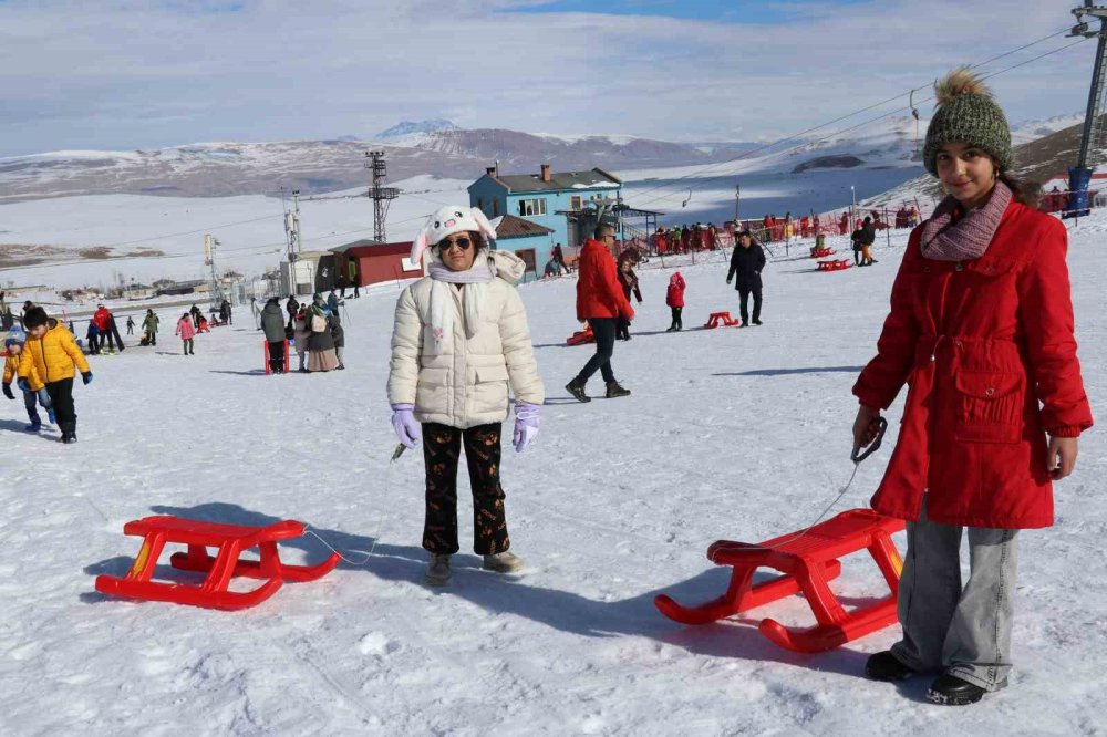 Gören burayı Uludağ sanıyor ama değil! Van'daki o bölgeye ziyaretçi yağıyor