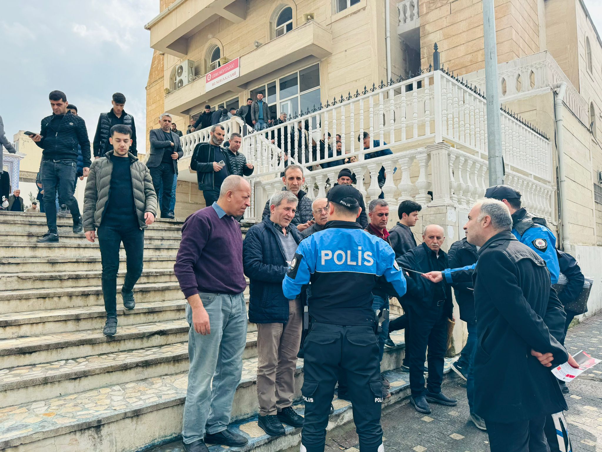 cizre-polisi-iletisim-yolu-ile-dolandiriciliga-karsi-vatandaslari-uyardi-2.jpeg