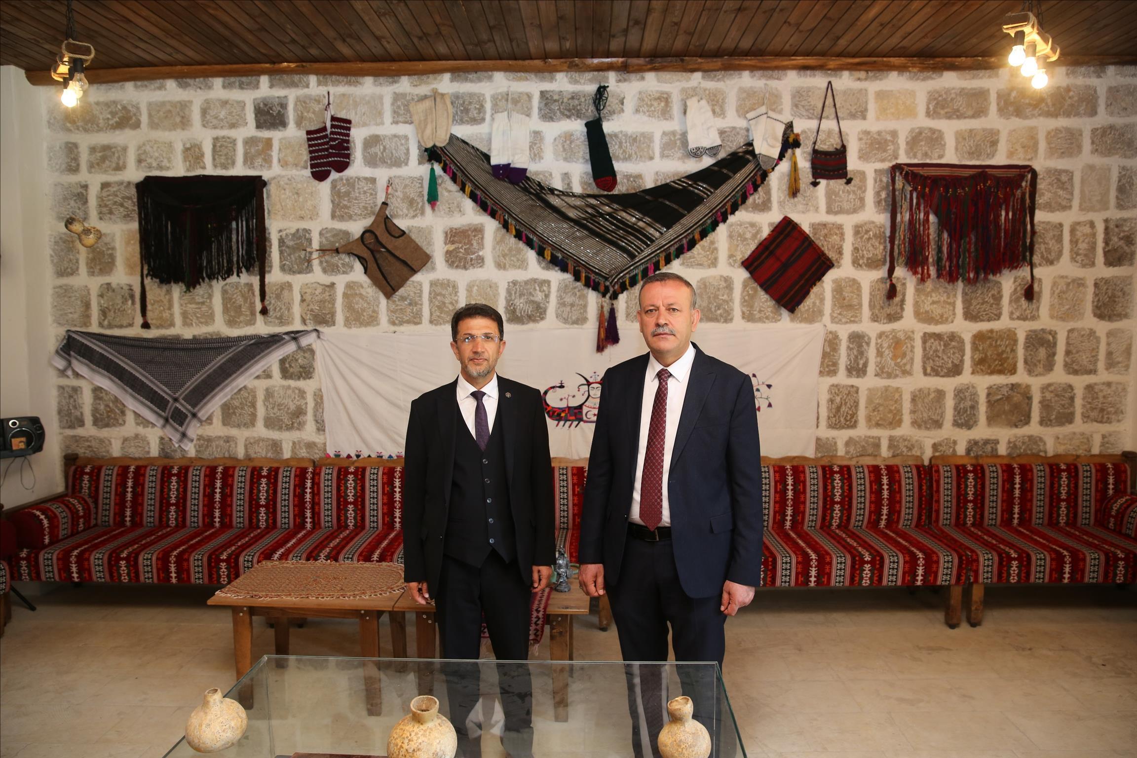 bitlis-eren-universitesi-rektoru-prof-dr-necmettin-elmastas-rektorumuzu-ziyaret-etti-7459a817-58b6-46d9-9ace-f3021318849a.jpg