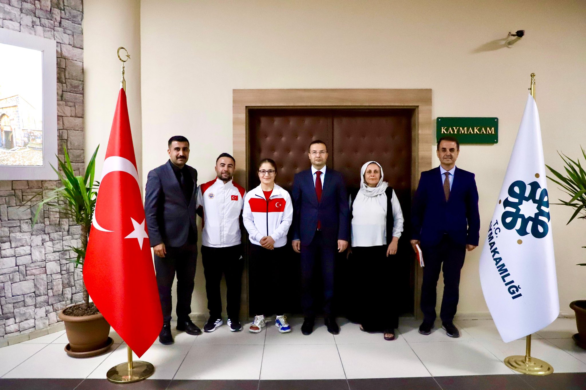 kaymakam-baycar-avrupa-sampiyonu-milli-sporcuyu-odullendirdi-4.jpg