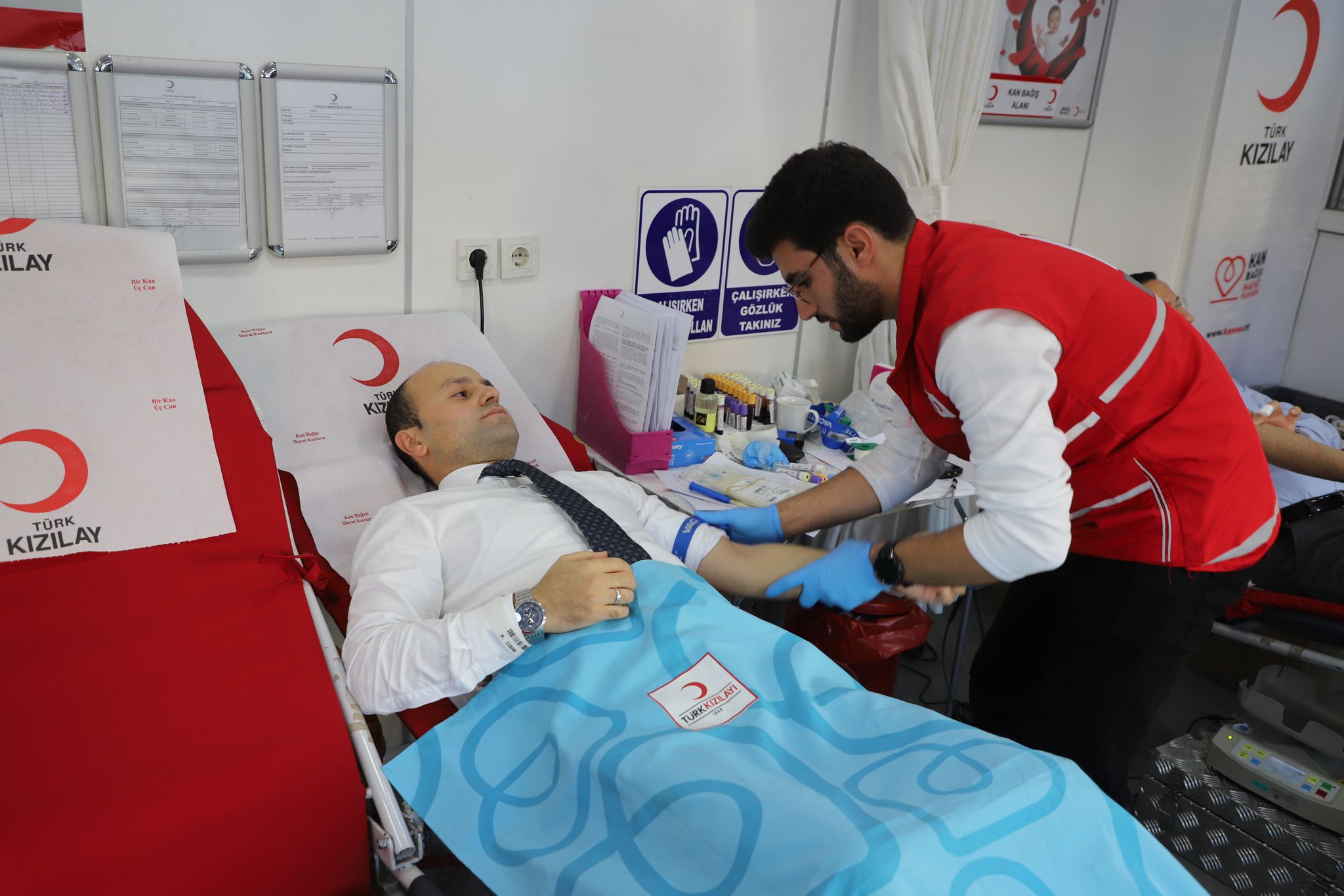 cizre-kaymakami-ve-cumhuriyet-bassavcisindan-kan-bagisina-destek-2.jpeg