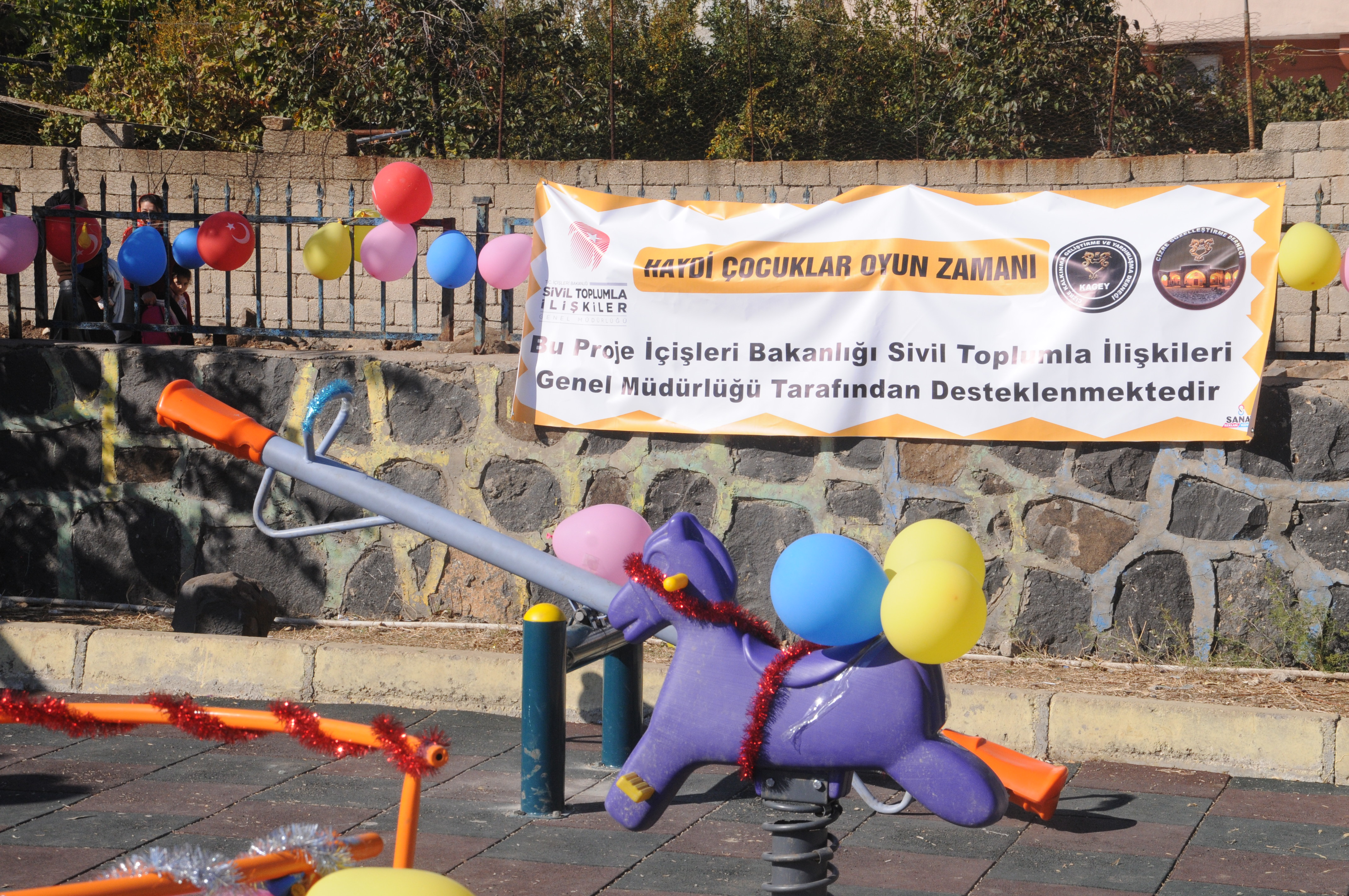 cizrede-ogrenciler-oyun-parki-istedi-kaymakam-yerine-getirdi-9.jpg