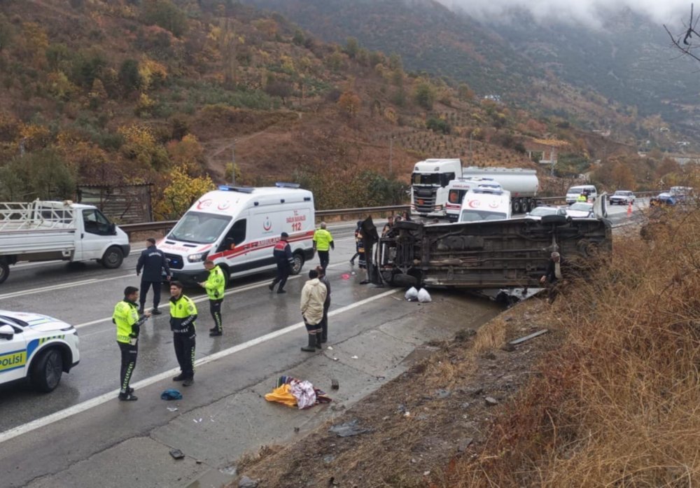 Osmaniye’de korkutan kaza! Kazada yolcu minibüsü devrildi: 6 kişi yaralandı