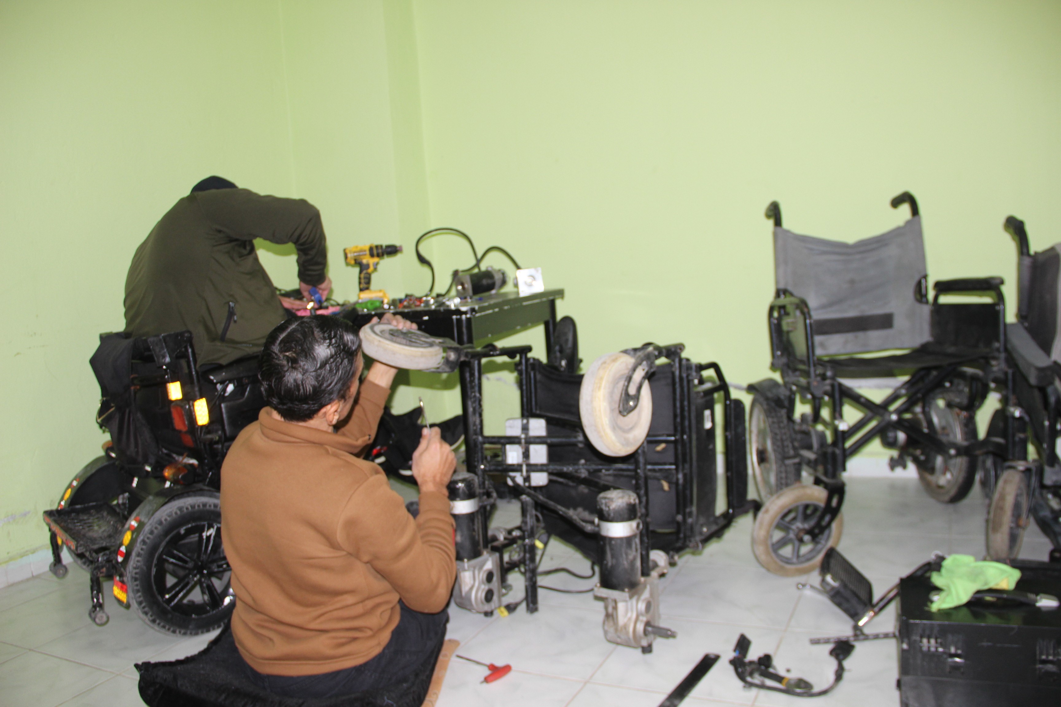 aw351695-01.jpg