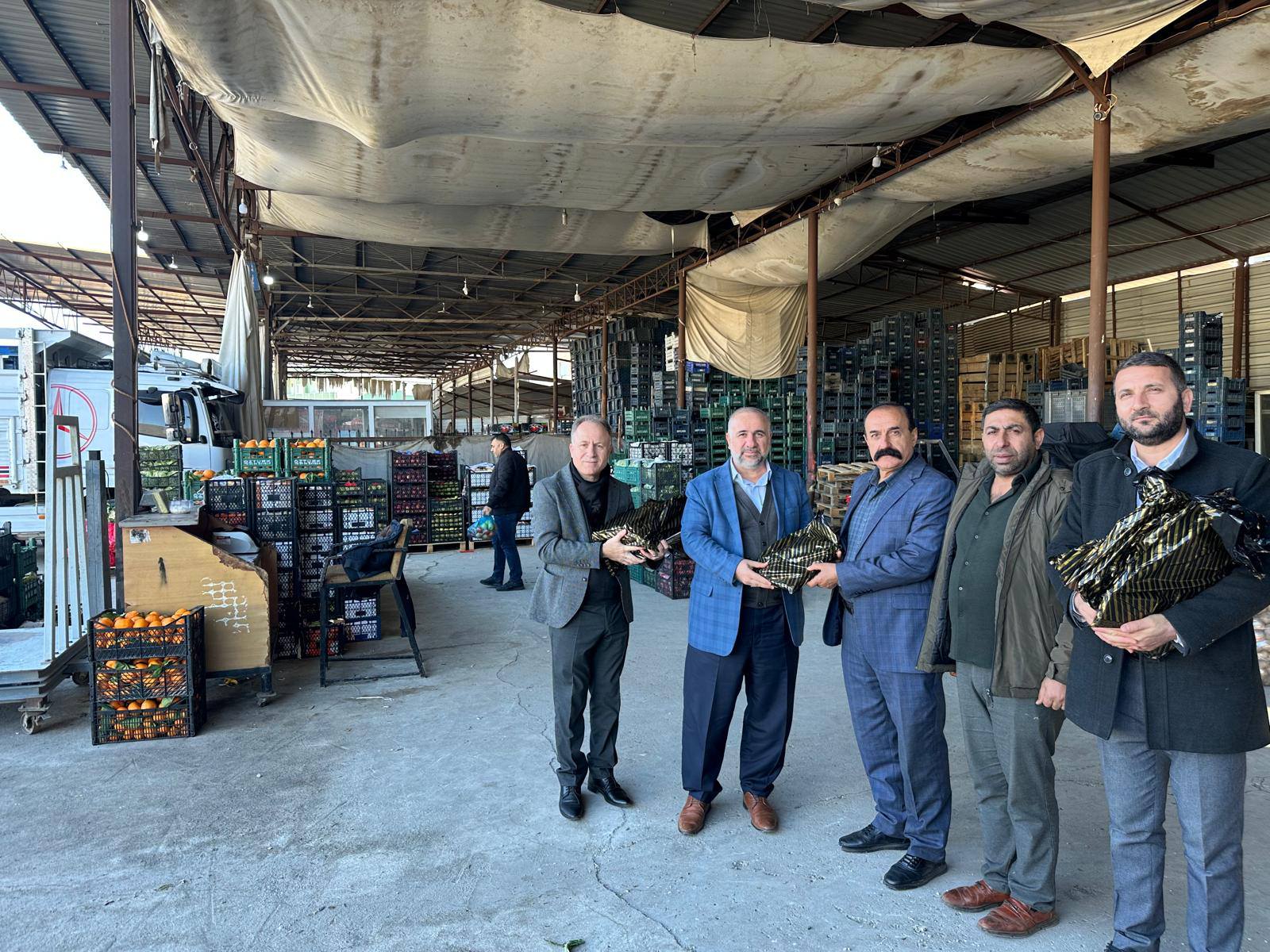 cizre-muftusu-esnafi-ziyaret-edip-kuran-i-kerim-hediye-etti-4.jpg