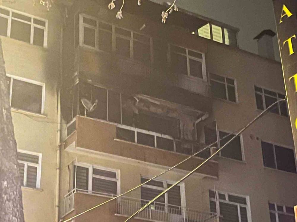 Ankara’da 5 katlı binada PATLAMA ve yangın