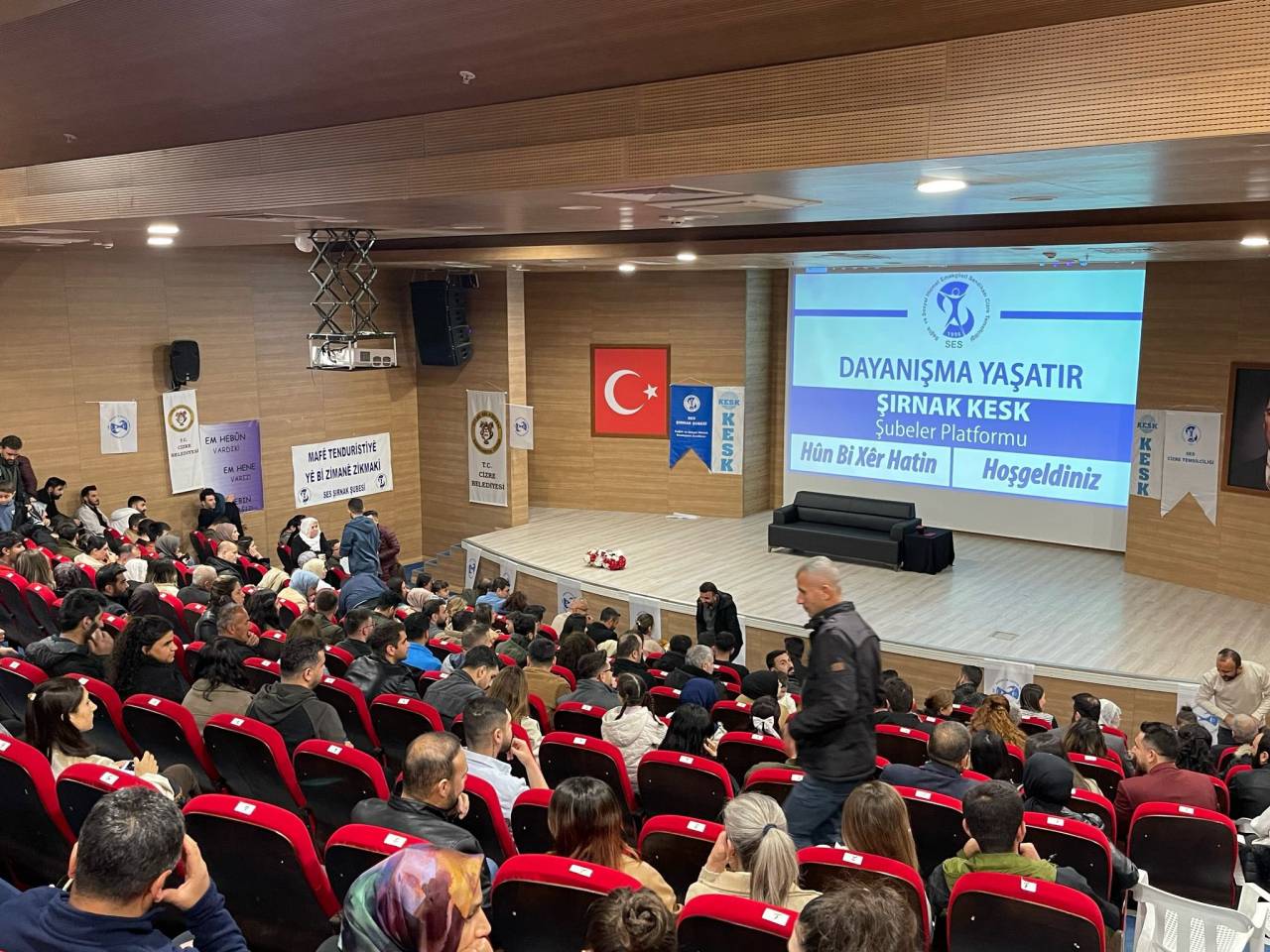 cizrede-erdal-kayanin-stand-up-gosterisi-buyuledi.jpg