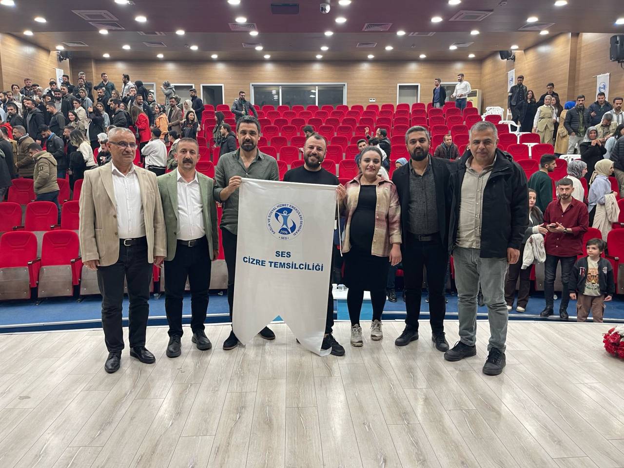 cizrede-erdal-kayanin-stand-up-gosterisi-buyuledi2.jpg