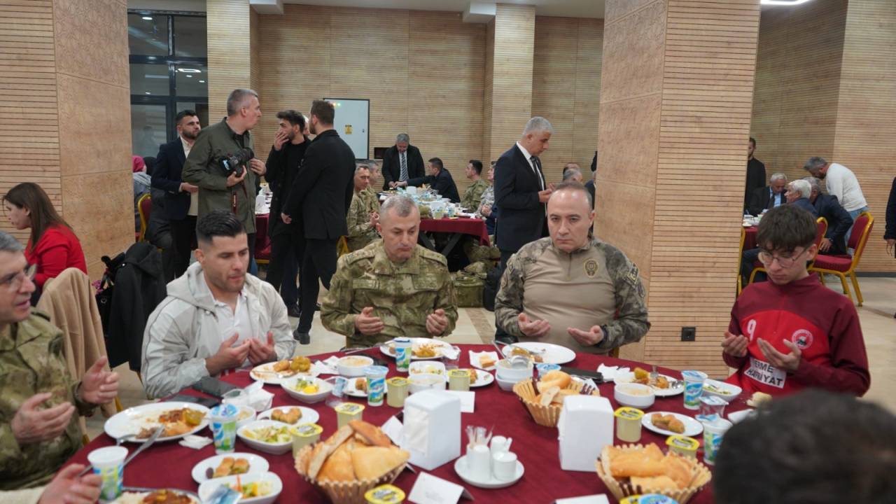 bakanlar-sirnak-iftar-ve-aciklama-1.jpeg