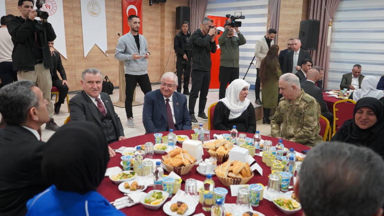 bakanlar-sirnak-iftar-ve-aciklama-4.jpeg