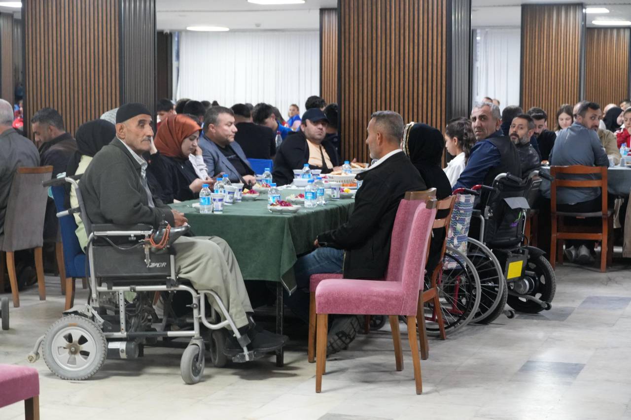 sirnak-valisi-birol-ekici-cizrede-iftar-programina-katildi-5.jpg