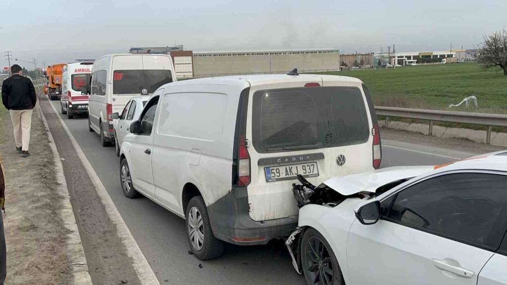 Tekirdağ’da 4 araç birbirine girdi: 1 yaralı