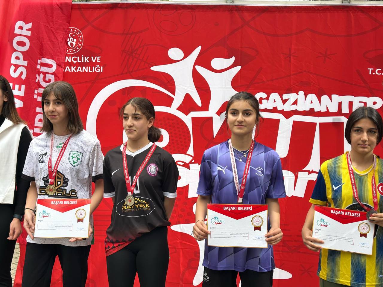 sirnakin-gururu-sumeyye-sahinoglu-turkiye-sampiyonasina-katilmaya-hak-kazandi.jpg