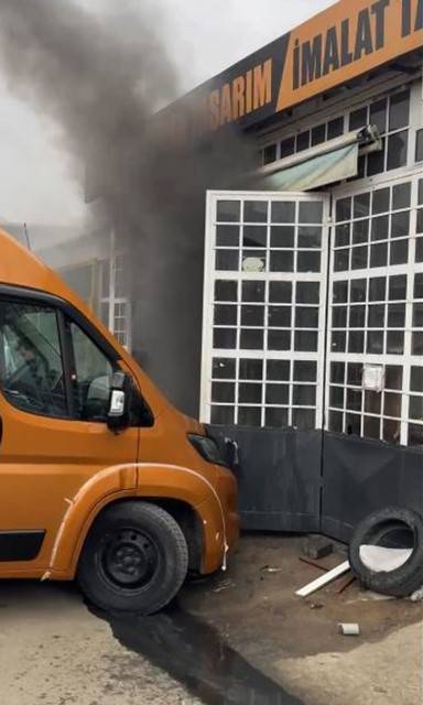 Tekirdağ’da scooter patladı, karavan atölyesi alevlere teslim oldu