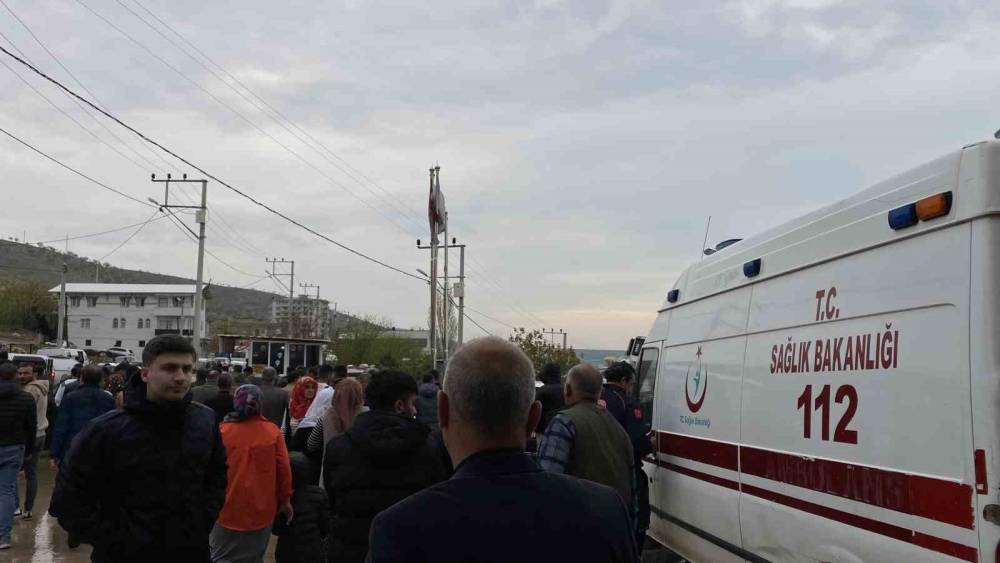 Diyarbakır’da bayramlaşmaya giden arkadaş grubu kaza yaptı: 1 ölü, 6 yaralı