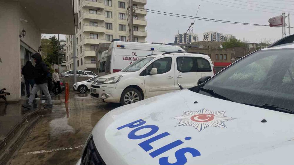 Diyarbakır’da bayramlaşmaya giden arkadaş grubu kaza yaptı: 1 ölü, 6 yaralı