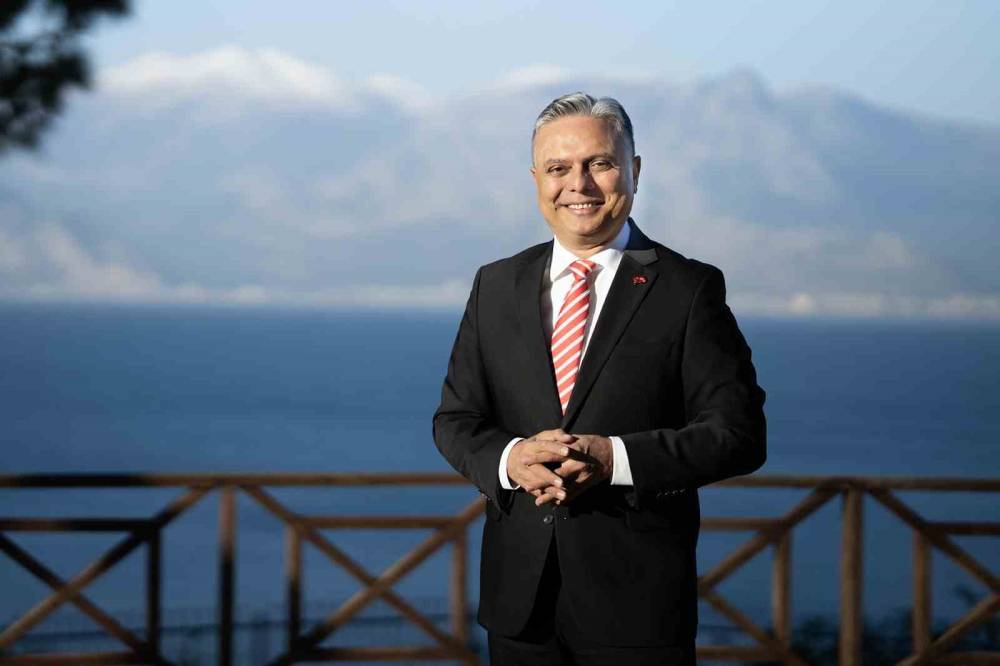 Son Dakika: Özel'e Rakip Oldu:  CHP Genel Başkanlığına adaylığını açıkladı