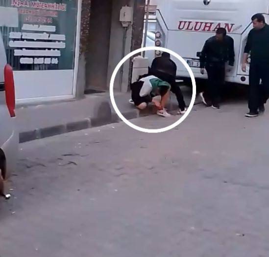 Elinde torpil patlayan çocuk ağır yaralandı