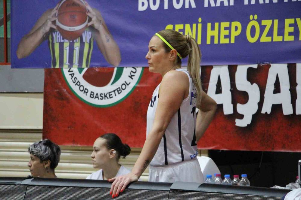 Nazlı Güler, 42 yaşında basketbola veda etti