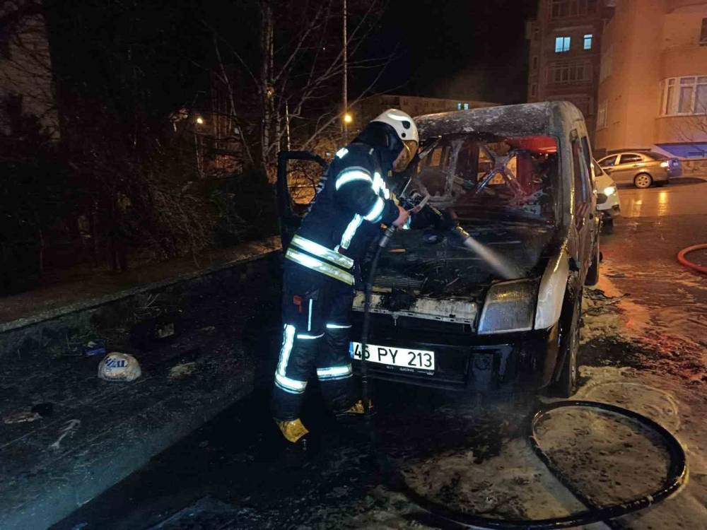 Araç alev topuna döndü, yürekler ağza geldi
