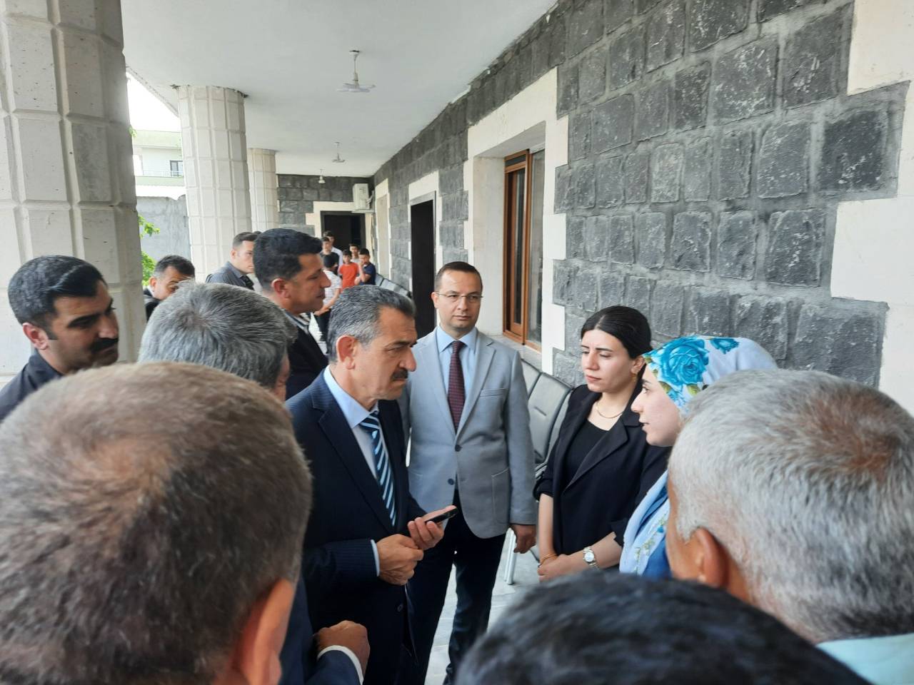 vali-ekiciden-koy-ziyaretleri-hem-acilis-hem-vatandas-bulusmasi-2.jpg