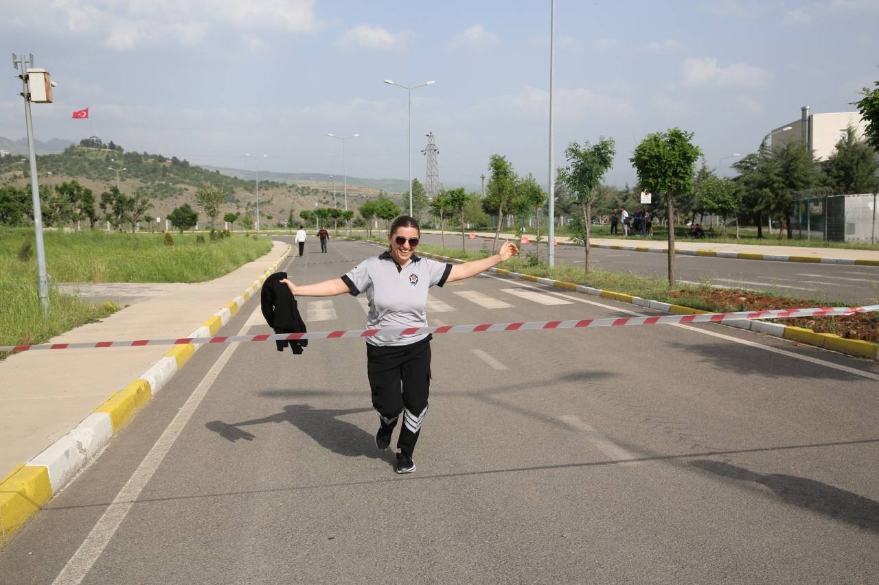 sirnak-universitesinde-ilk-kez-kampus-kosusu-duzenlendi-8.jpg
