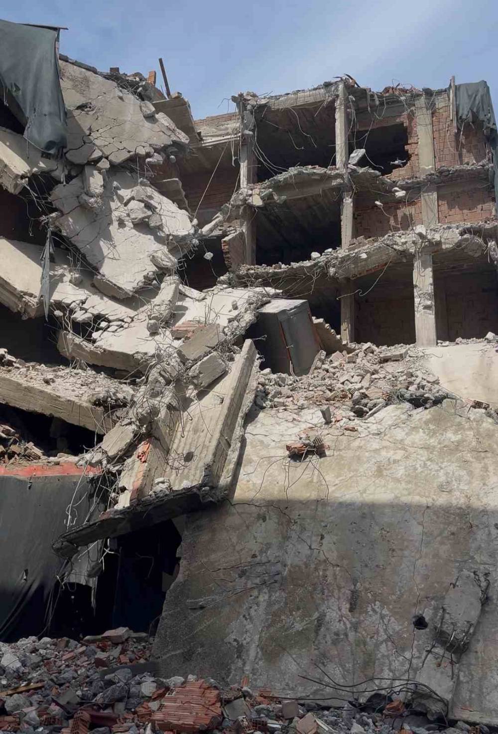 Esenyurt’ta deprem kabini testi yürekleri ağza getirdi