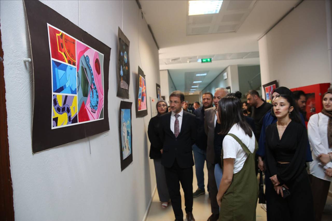 rnakta-gelecegin-sanatcilari-bu-sergide-bulustu4.jpg