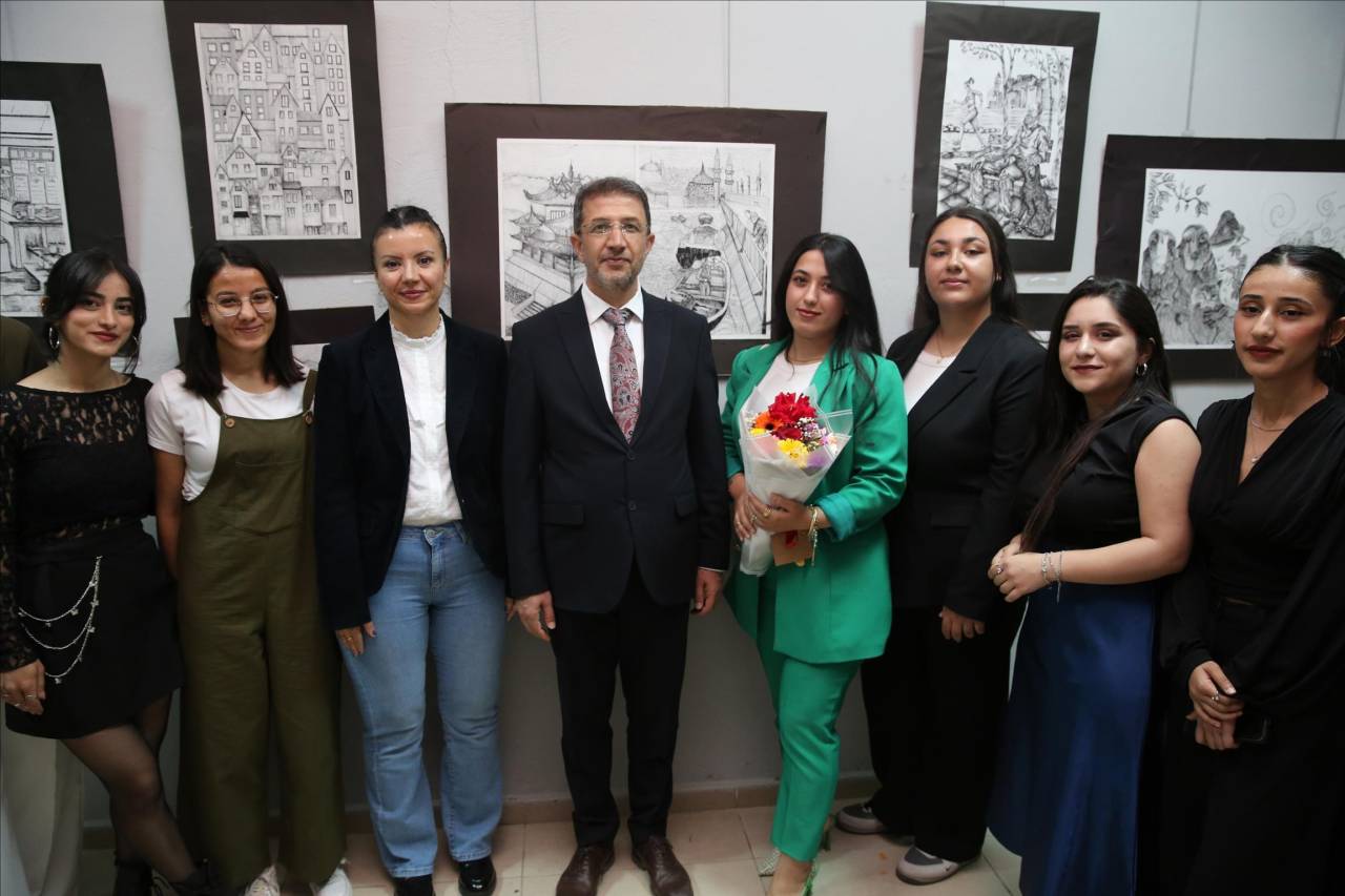 rnakta-gelecegin-sanatcilari-bu-sergide-bulustu5.jpg