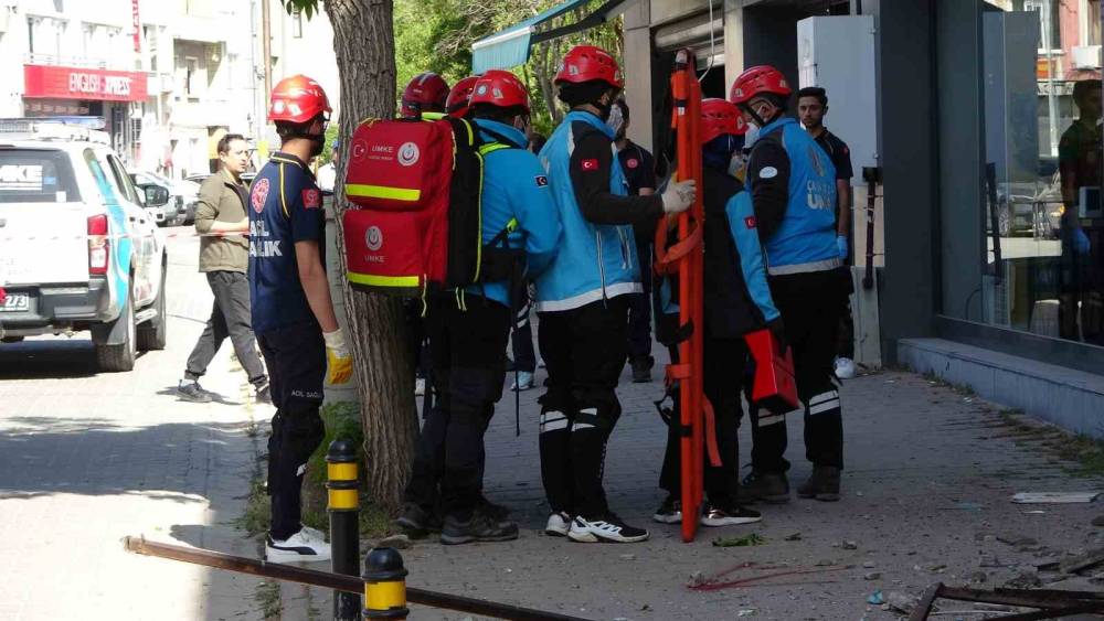 Çanakkale’de deprem tatbikatı gerçeğini aratmadı