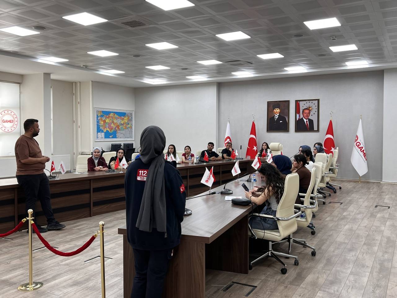 sirnakta-sosyal-hizmetler-bolumu-ogrencilerine-112-egitimi2.jpg